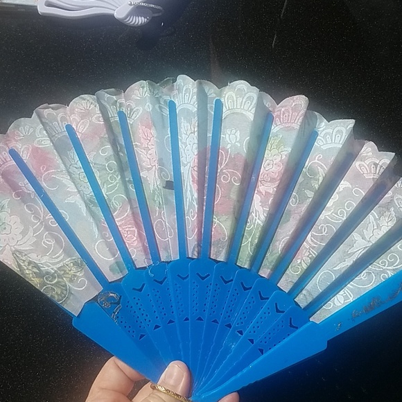 Fans - Picture 3 of 5